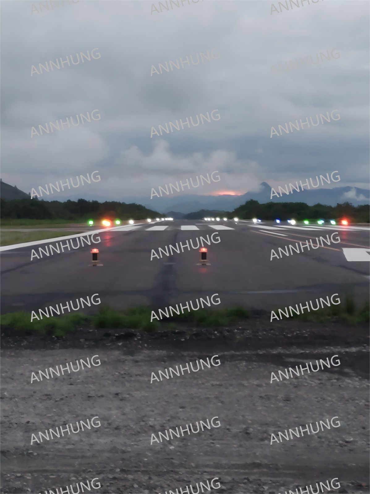 Laatste bedrijfscasus over Installatie gevallen van zonne-luchtvaartveld licht
