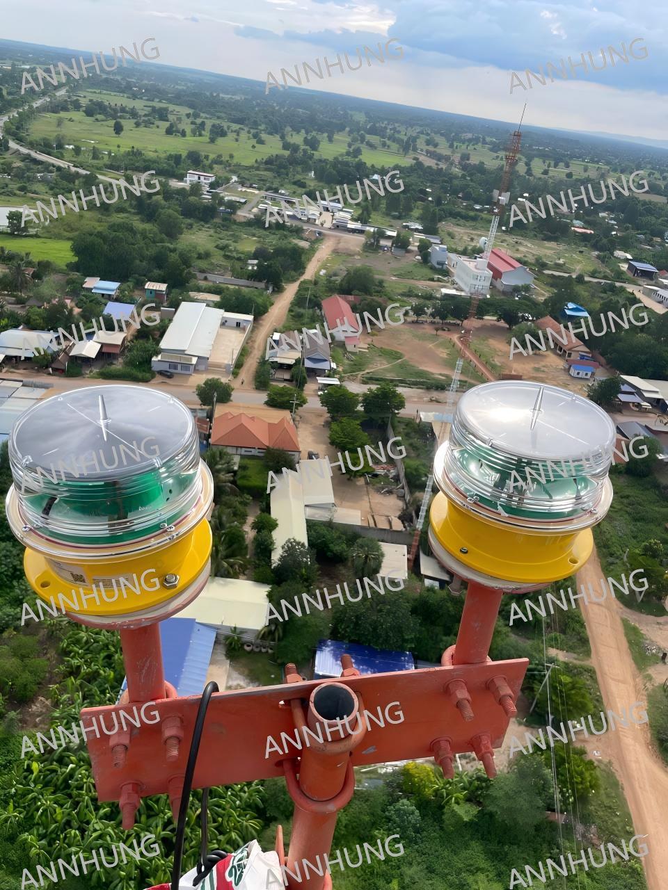 Laatste bedrijfscasus over Zonne-luchtvaartobstructielichtinstallatie voor Cambodja Telecomtoren Voldoet aan ICAO FAA L-810