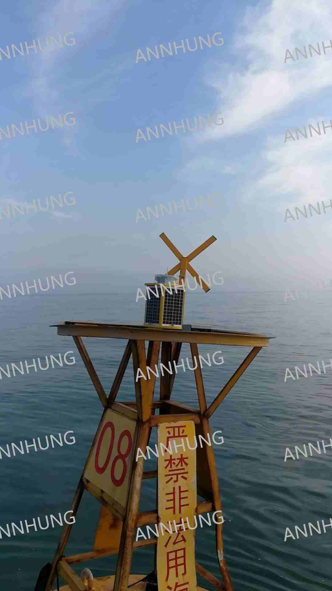 Laatste bedrijfscasus over Project Case Display of AH-ML-S7 LED Solar Powered Marine Lantern on Offshore Navigation Buoy 