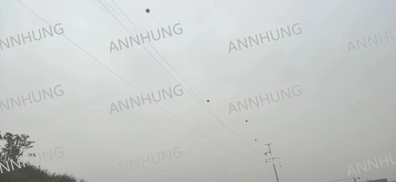 Laatste bedrijfscasus over Aircraft Warning Sphere Installation Case: AH-AWS 600 mm Fiberglass Markers on High-Voltage Transmission Lines